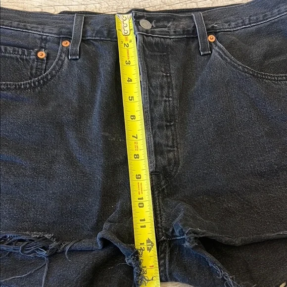 Levi's 501‎ Black Jean Shorts High-Waisted Frayed Hem Size 32 - Picture 6 of 12